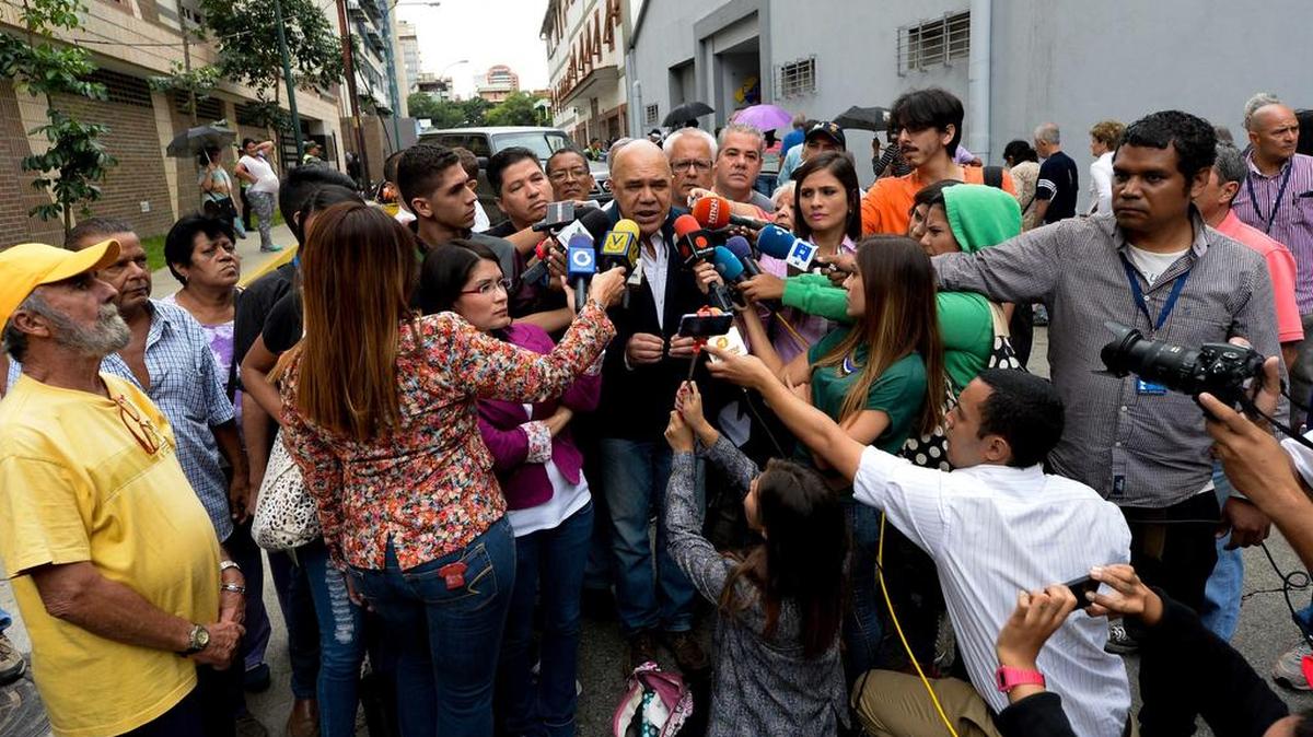 Jesús Torrealba habla con la prensa el 20 de junio de 2016.