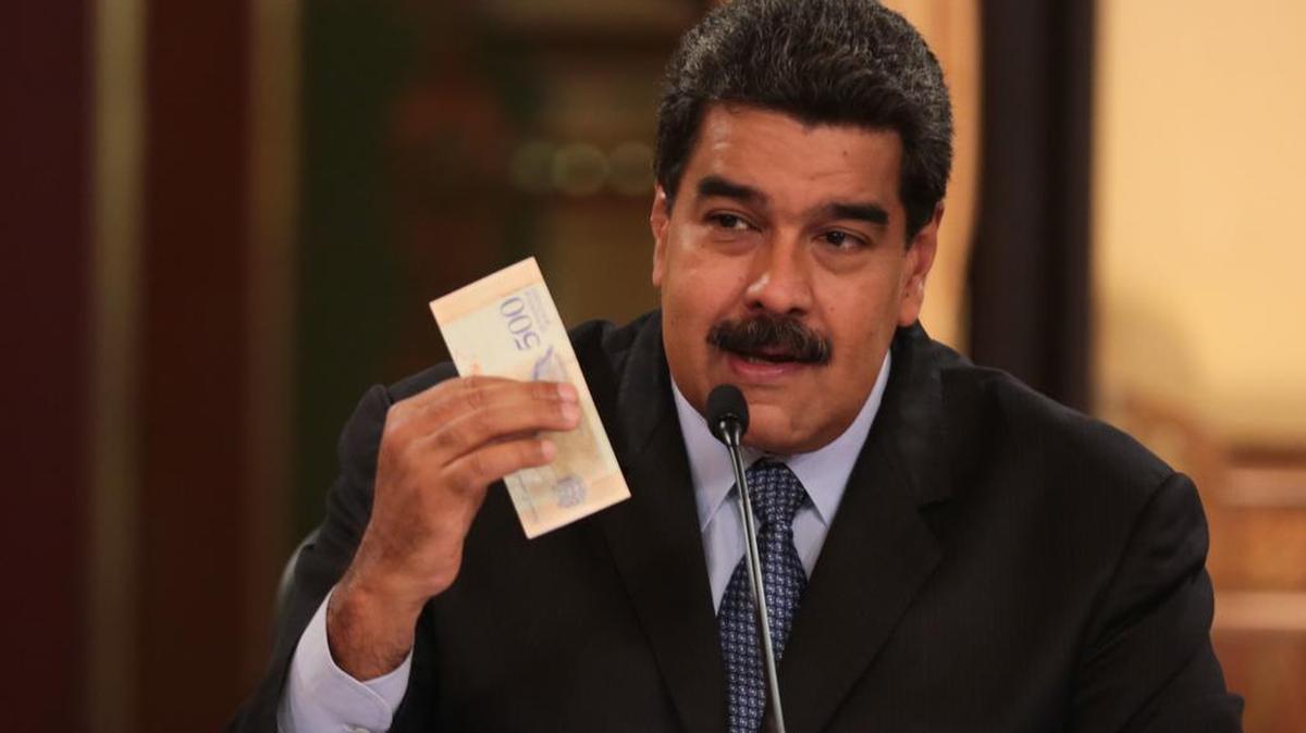 Fotografía cedida por la Oficina de Prensa de Miraflores, del presidente venezolano, Nicolás Maduro, durante unas declaraciones en cadena obligatoria de radio y televisión el viernes 17 de agosto de 2018, en Caracas (Venezuela).