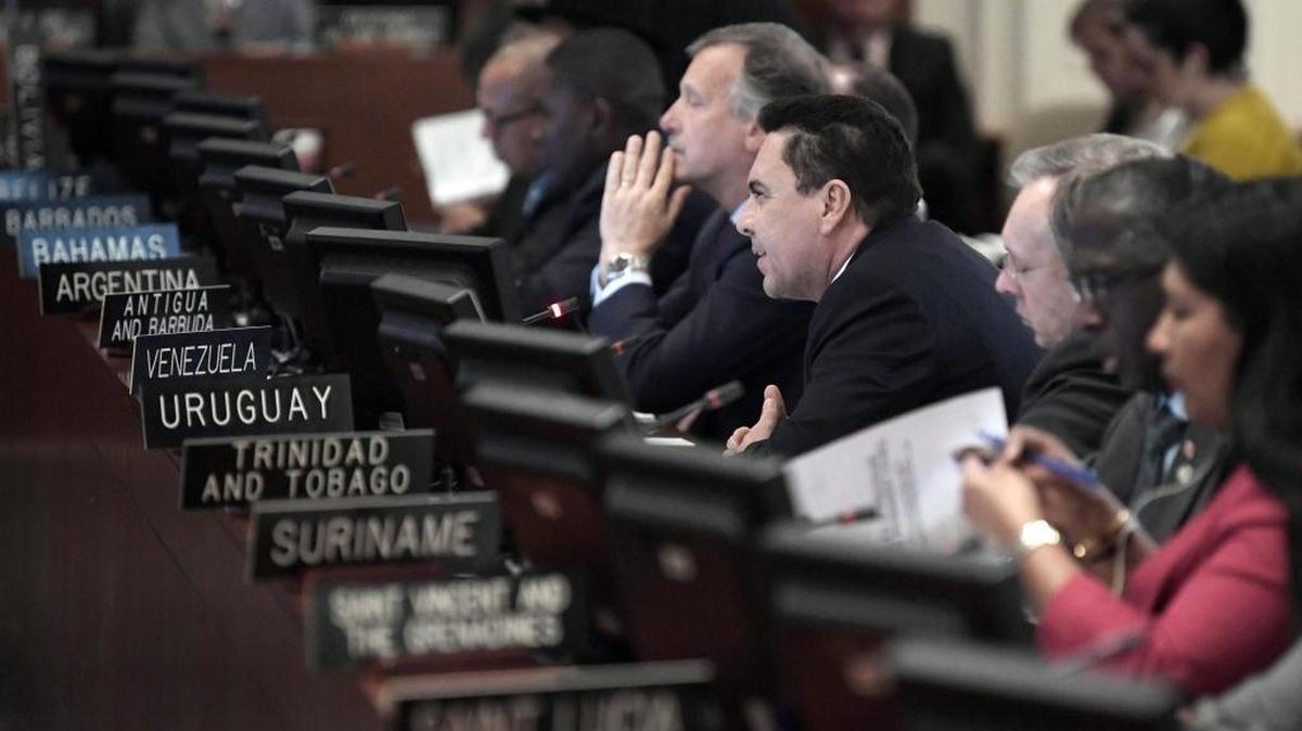 Algunos de los representantes ante la Organización de Estados Americanos durante la sesión extraordinaria realizada en la sede del organismo en Washington.