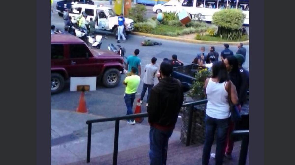 El enfrentamiento entre militares fugados de Ramo Verde y la Guardia Nacional Venezolana dejó un muerto.