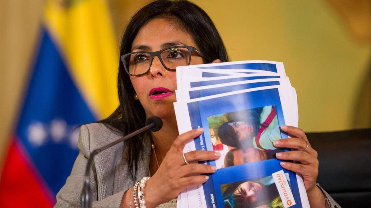 La canciller venezolana, Delcy Rodríguez, habla en una rueda de prensa el 15 de febrero de 2017, en Caracas. 