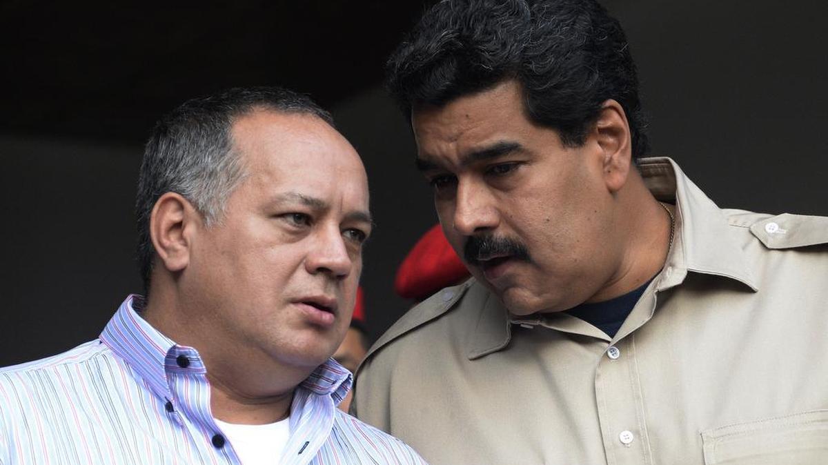 El ex presidente de la Asamblea Nacional, Diosdado Cabello (izq.), junto al mandatario venezolano Nicolás Maduro, el 27 de diciembre de 2013.