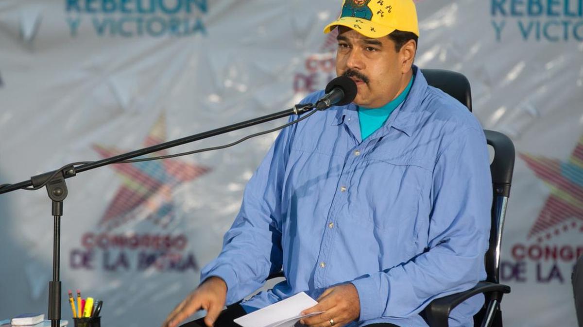 Fotografía cedida por prensa de la Vicepresidencia de Venezuela del presidente venezolano, Nicolás Maduro, en un acto de Gobierno el sábado 9 de abril de 2016, en la ciudad de Caracas (Venezuela).