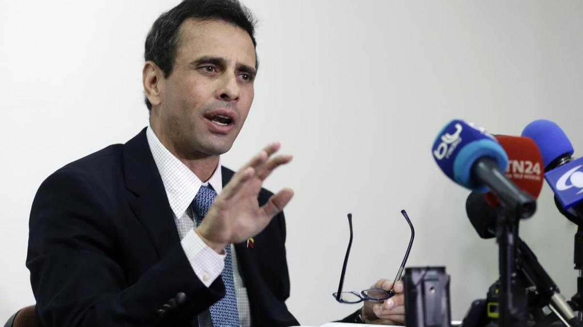 El gobernador opositor venezolano Henrique Capriles en una conferencia de prensa en Colombia, el 29 de marzo.