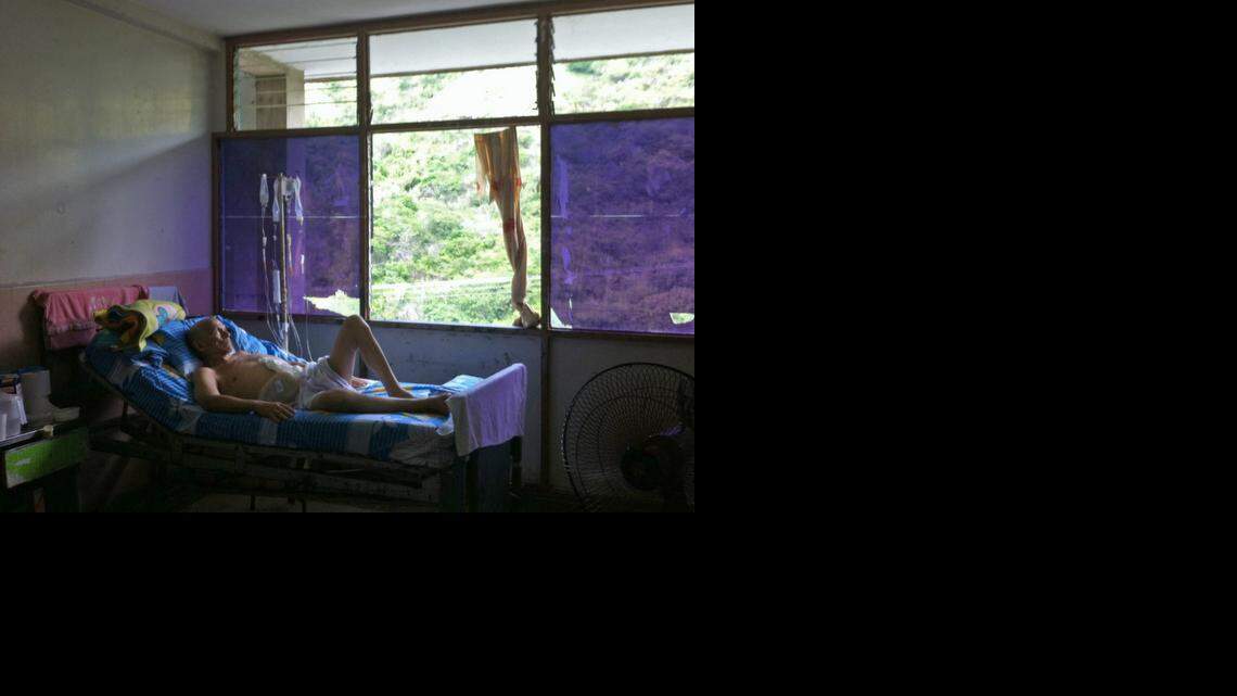 
Un paciente descansa en el Hospital Central de Maracay, Venezuela, en esta foto de archivo del octubre del 2013.
