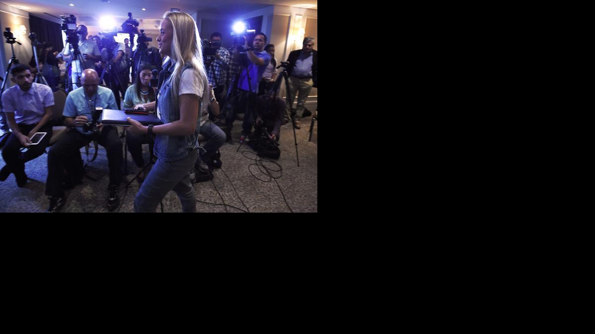 
Lilian Tintori descartó el martes reunirse con el presidente venezolano, Nicolás Maduro, mientras no libere a los presos políticos.
