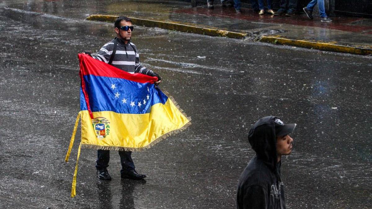 Simpatizantes de la oposición participan en una protesta en contra de el gobierno de Nicolás Maduro el miércoles 28 de junio de 2017, en Caracas, Venezuela.