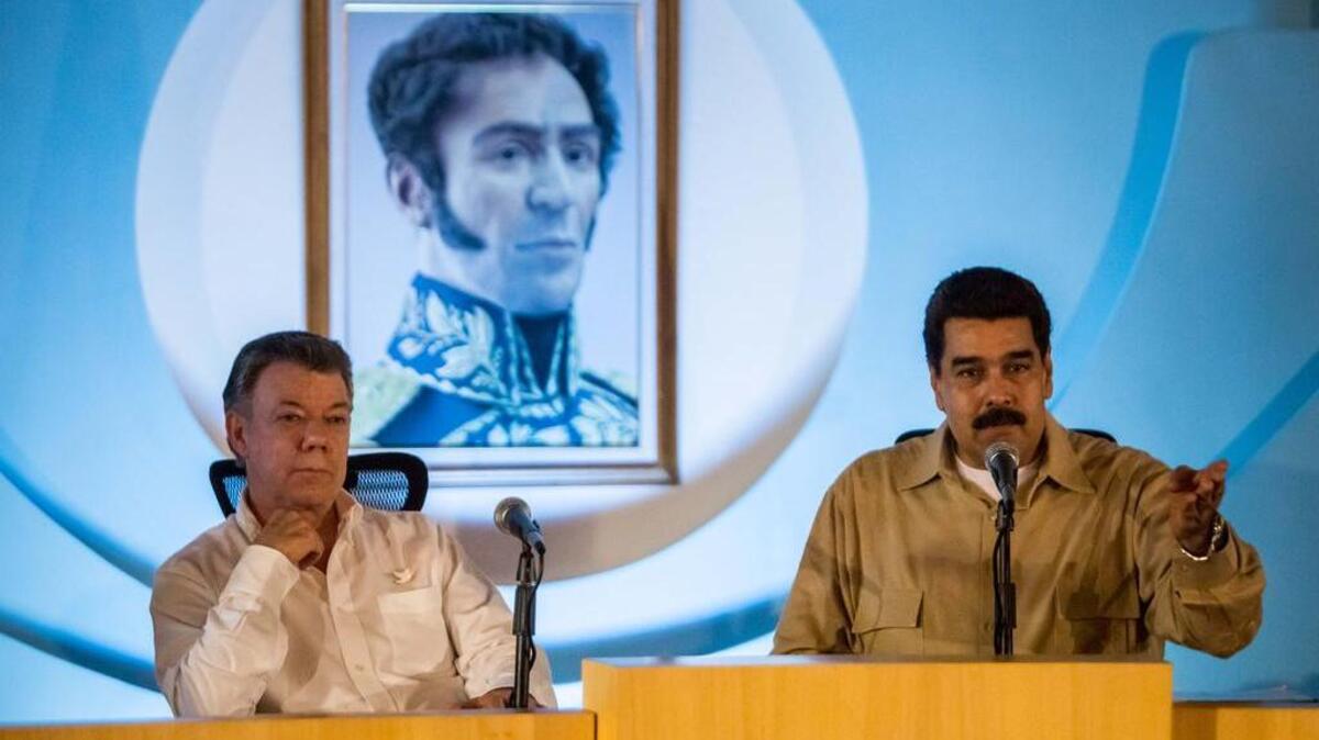 El presidente Colombia, Juan Manuel Santos, durante un encuentro con su par de Venezuela, Nicolás Maduro, el 11 de agosto de 2016, en la ciudad de Puerto Ordaz (Venezuela). Ambos mandatarios se reunieron hoy para abordar la situación de la frontera entre ambos países que se encuentra cerrada desde hace casi un año.
