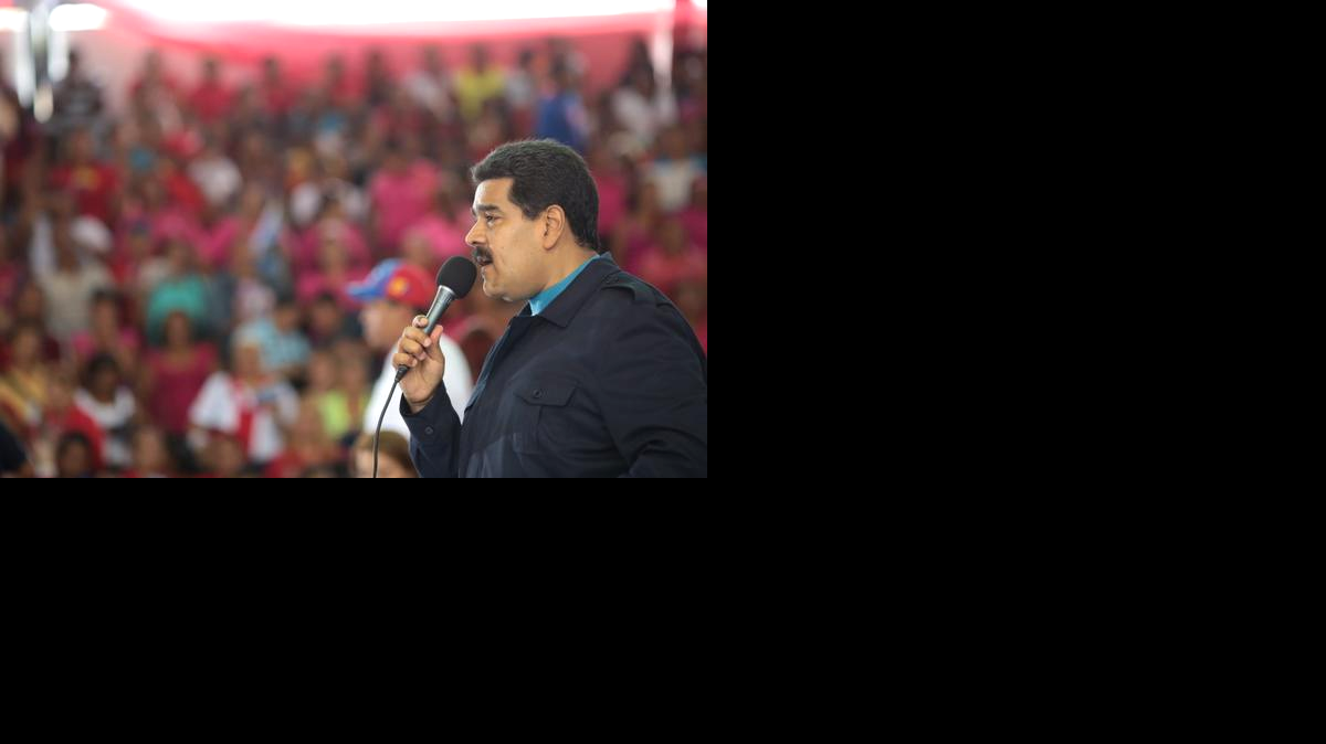 
Fotografía cedida por la Presidencia de Venezuela que muestra al presidente venezolano, Nicolás Maduro, mientras participa en un acto de Gobierno en el estado de Monagas (Venezuela).
