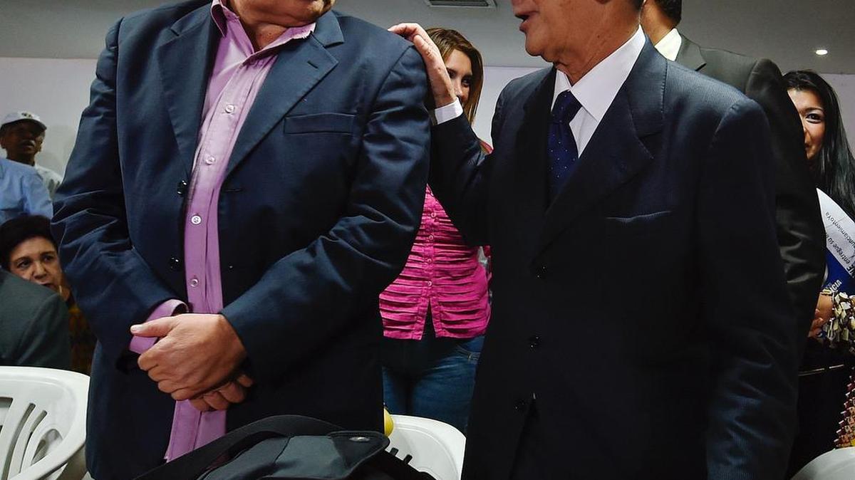 El presidente de la Asamblea Nacional venezolana, Henry Ramos Allup, junto al Secretario de la MUD, Jesús "Chuo" Torrealba, el 31 de mayo de 2016.