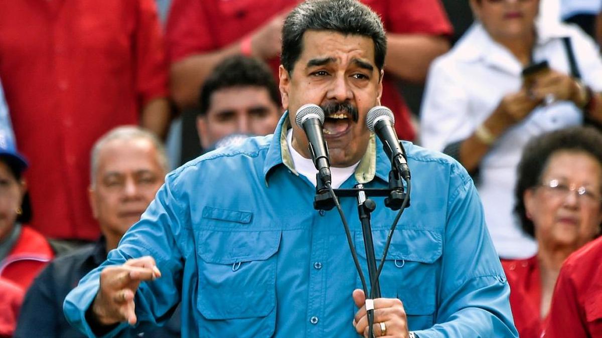 El presidente venezolano, Nicolás Maduro (c), participa en un evento con motivo de la conmemoración de los 60 años de la caída de la dictadura del general Marcos Pérez Jiménez el martes 23 de enero de 2018, en Caracas (Venezuela).