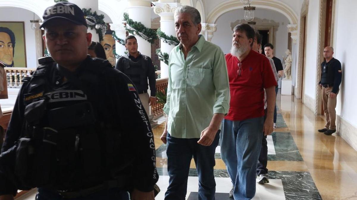 Fotografía cedida por la Agencia Venezolana de Noticias (AVN) donde se observa a Alfredo Ramos, alcalde del municipio Iribarren, Barquisimeto, en el estado Lara, el sábado 23 de diciembre del 2017, antes de ser liberado.