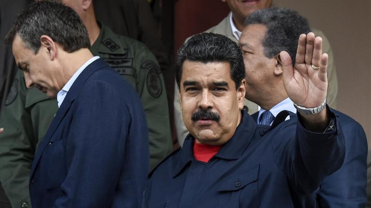 El presidente venezolano Nicolás Maduro, con los ex líderes de España, José Luis Rodríguez Zapatero (izq.) y de República Dominicana, Leonel Fernández, el 21 de julio en Caracas.