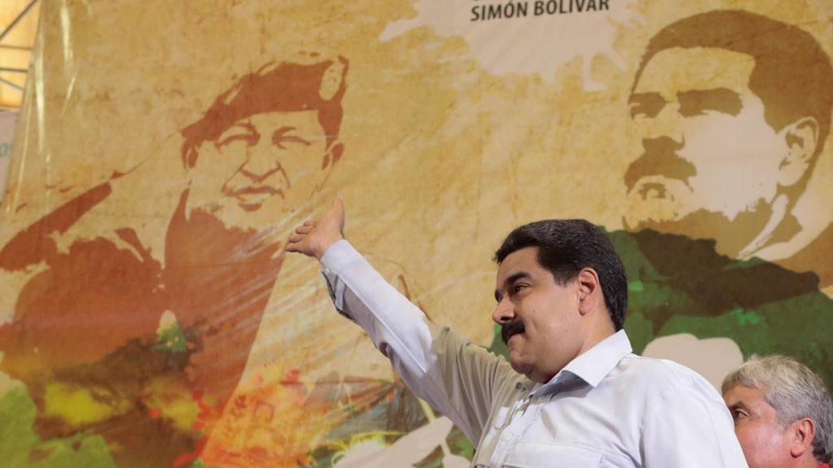 Fotografía cedida el jueves 26 de noviembre de 2015, por Prensa Miraflores de el presidente venezolano Nicolás Maduro durante un acto de gobierno en Guanare (Venezuela).