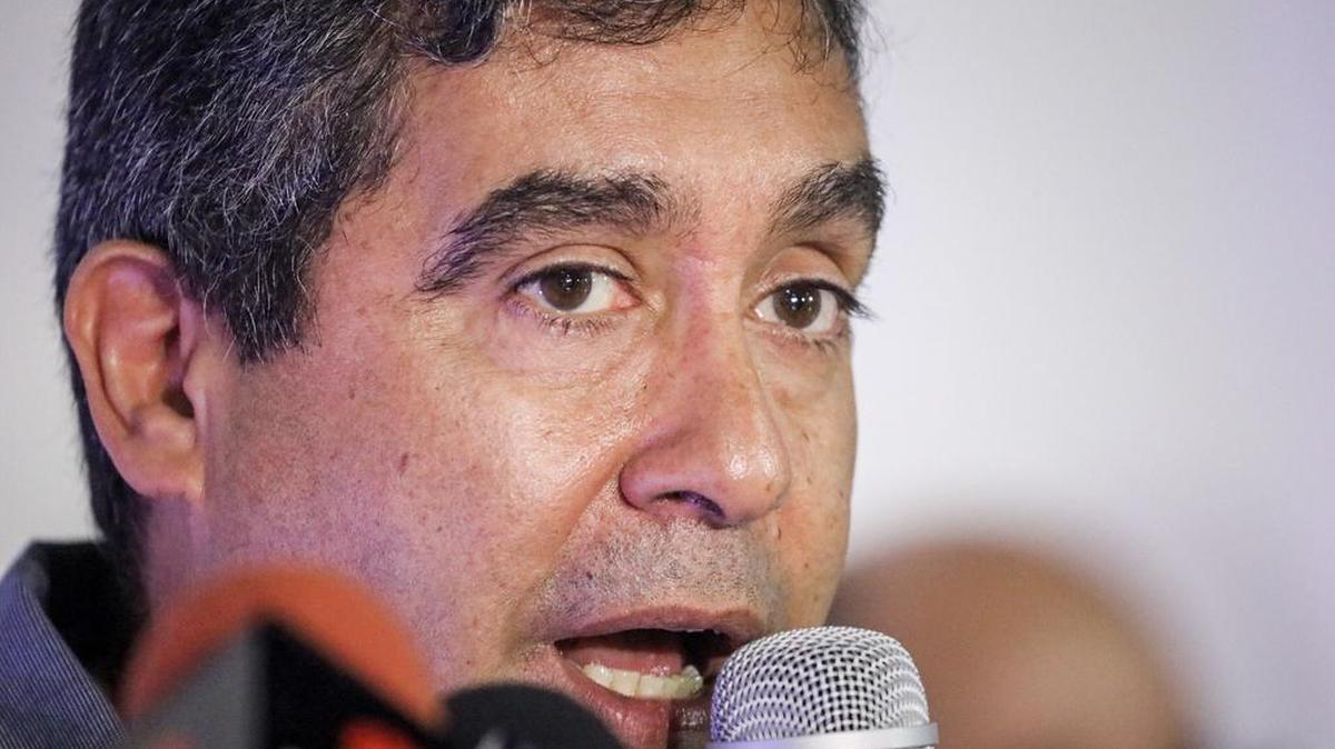 El ex ministro de Relaciones Interiores, Justicia y Paz, Miguel Rodríguez Torres, ofrece rueda de prensa el martes 27 de junio del 2017 en Caracas, Venezuela.