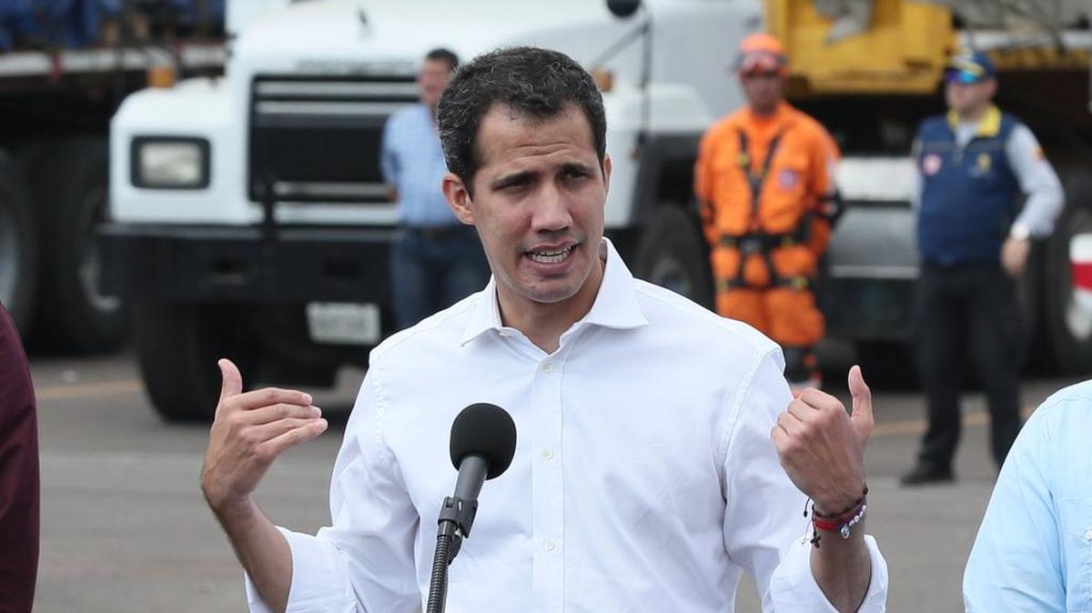 El presidente del Parlamento de Venezuela, Juan Guaidó, y mandatario encargado de su país, ofrece declaraciones este sábado, en Cúcuta (Colombia).