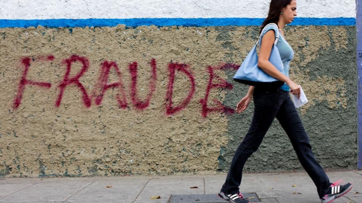 Las calles de Caracas se llenaron de pintadas como esta que denunciaban la ilegalidad de la victoria de Maduro en las elecciones del 2013, para sustituir al fallecido Hugo Chávez.