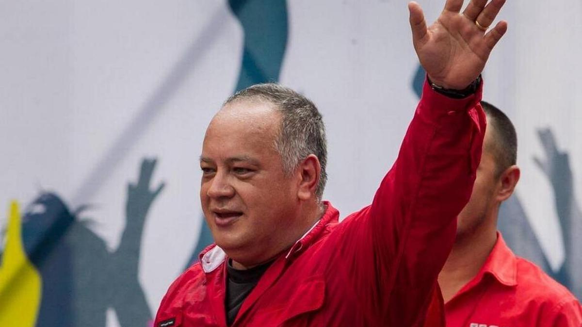 Diosdado Cabello, primer vicepresidente del gobernante Partido Socialista de Venezuela (PSUV), propuso el 3 de julio que sean inhabilitados políticamente los diputados y otros opositores que han “invitado a quemar” a Venezuela.