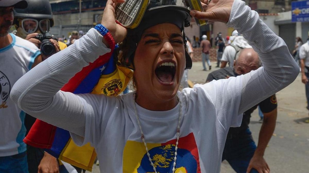 Lilian Tintori, la esposa de Leopoldo López, durante una protesta contra el presidente Nicolás Maduro en Caracas, el 19 de abril de 2017.