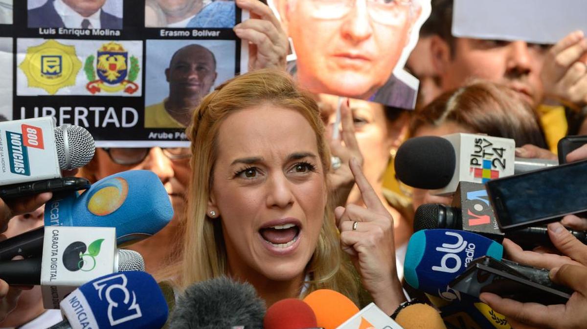 Lilian Tintori habla con la prensa en Caracas, el 20 de enero del 2016. 