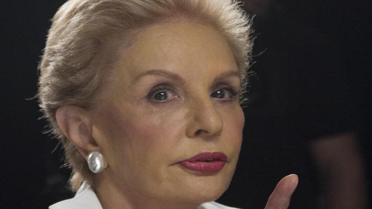Fotografía de archivo del 8 de septiembre de 2015 de la diseñadora Carolina Herrera durante la Semana de la Moda de Nueva York (EE.UU.). La reconocida diseñadora venezolana Carolina Herrera pidió que se respeten los resultados electorales, así como el fin de la “dictadura comunista” justo cuando su país cumple un mes y medio en protestas opositoras en contra del Gobierno que preside Nicolás Maduro.
