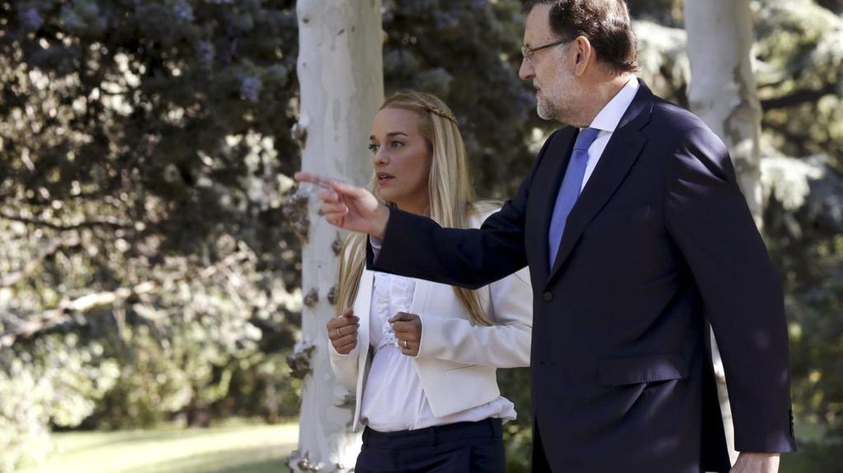 
 El presidente del Gobierno, Mariano Rajoy, ha recibido hoy en la Moncloa a Lilian Tintori, esposa del opositor venezolano Leopoldo López y que ha sido recientemente condenado a casi catorce años de prisión. 
