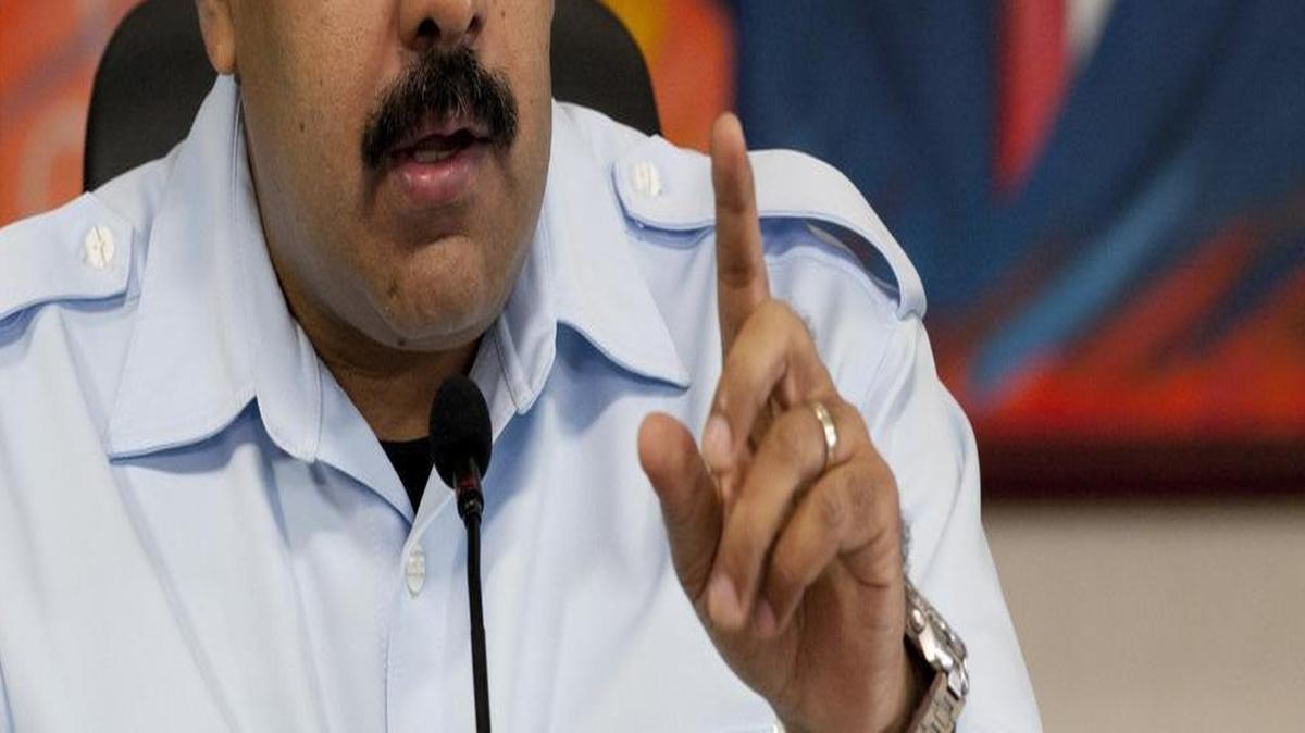 
La popularidad del gobernante Nicolás Maduro está en niveles alarmantemente bajos y la del chavismo han caído a mínimos nunca antes vistos, ante la agudización de la escasez en Venezuela, los escándalos de corrupción y las investigaciones de los presuntos nexos de líderes claves con el narcotráfico.
