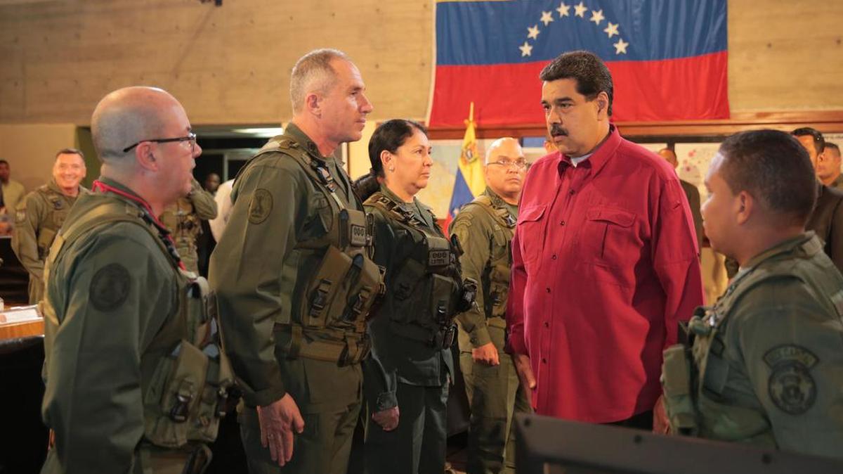 .- Fotografía cedida por la Oficina de Prensa de Miraflores que muestra al presidente de Venezuela, Nicolás Maduro, mientras participa en un acto de gobierno el jueves 24 de agosto de 2017, en Caracas (Venezuela).