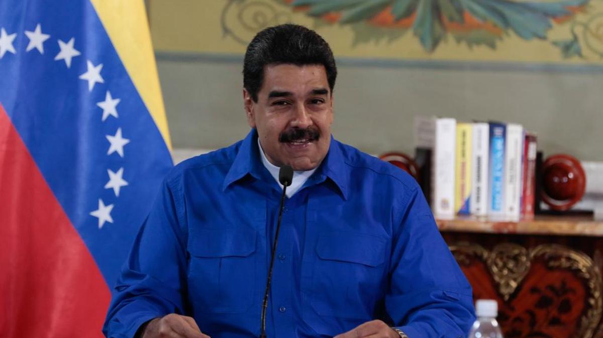Fotografía cedida por prensa de Miraflores, muestra al presidente venezolano, Nicolás Maduro, mientras habla durante una declaración televisada hoy, viernes 29 de septiembre de 2017, en Caracas (Venezuela).