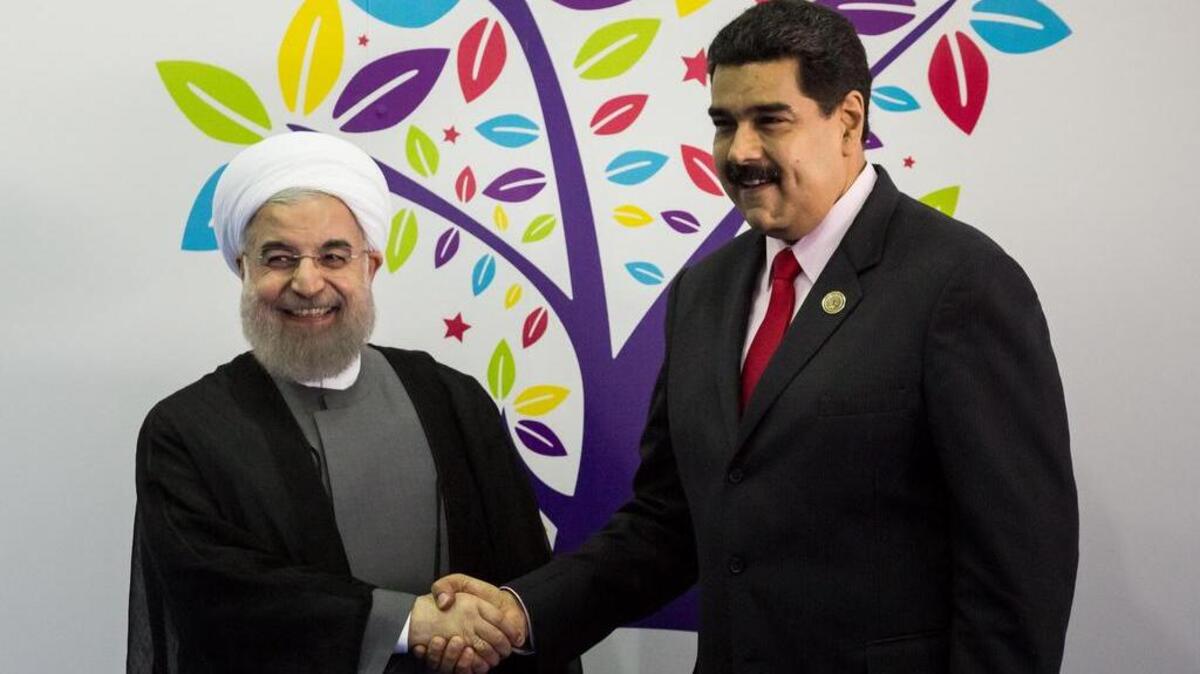 El presidente de Venezuela, Nicolás Maduro (d) y presidente de Irán, Hassan Rouhani, llegan el sábado 16 de septiembre de 2016, al lugar donde se celebra la cumbre del Movimiento de Países No Alineados (MNOAL) en Margarita (Venezuela).