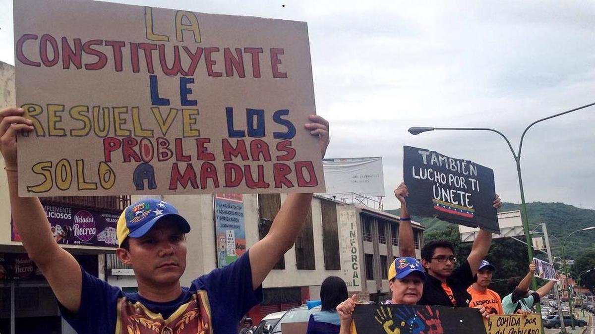 El dirigente Carlos Graffe protestando contra la Asamblea Constituyente.