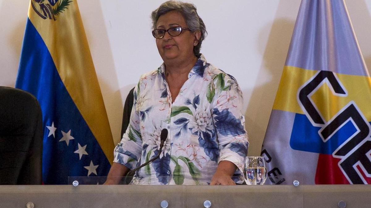La presidenta del Consejo Nacional Electoral (CNE) de Venezuela, Tibisay Lucena, ofrece declaraciones el 2 de agosto de 2017, en Caracas, Venezuela.