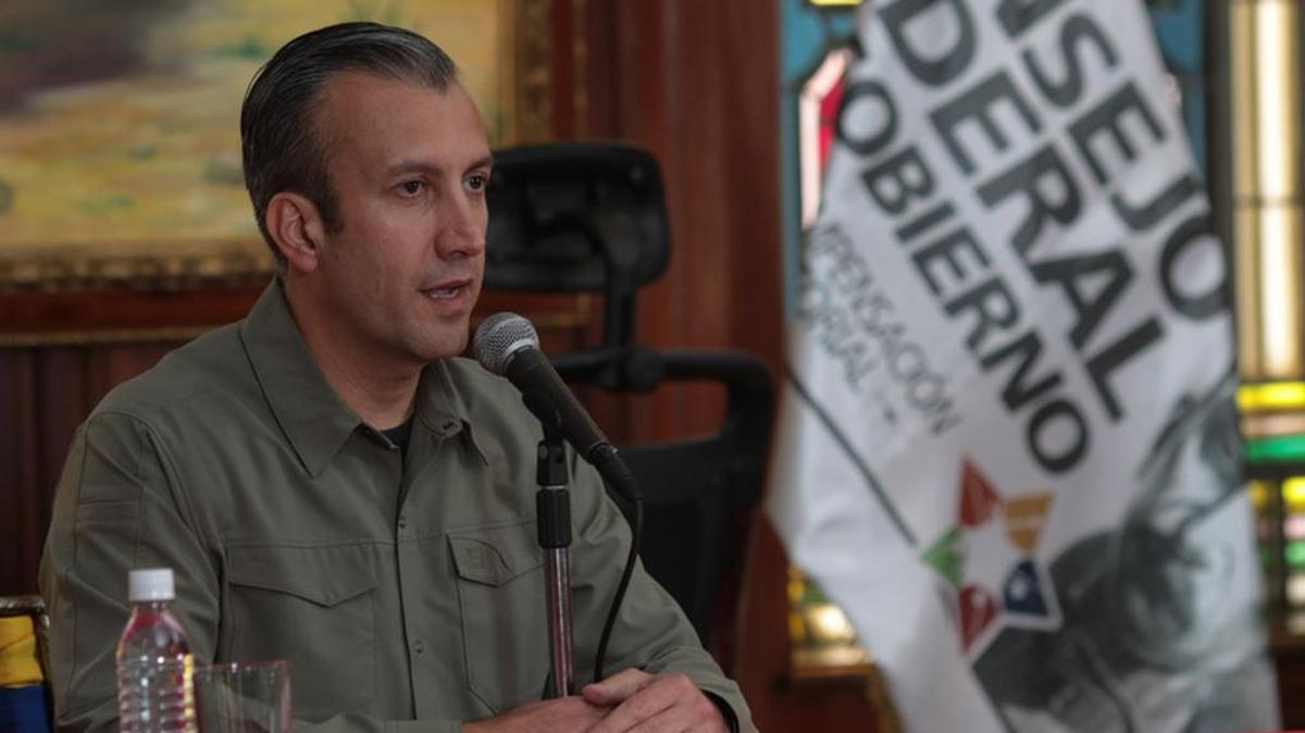 Fotografía cedida por la vicepresidencia de Venezuela, donde se observa al vicepresidente Tareck El Aissami en un acto de gobierno el martes 14 de febrero del 2017, en la ciudad de Caracas (Venezuela).