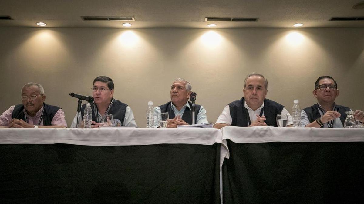 El presidente del Consejo de Expertos Electorales de Latinoamérica (CEELA), Nicanor Moscoso (c), ofrece una rueda de prensa el sábado 14 de octubre de 2017, en Caracas (Venezuela).
