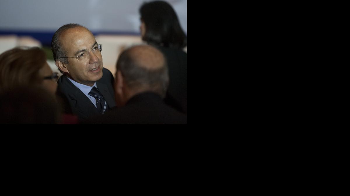 
El ex presidente Felipe Calderón de México asiste el lunes 26 de enero de 2015, al foro “El poder ciudadano y la democracia de hoy”, organizado por la oposición venezolana, en Caracas.
