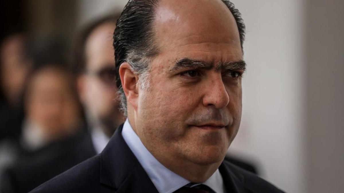 El presidente de la Asamblea Nacional de ese país (AN, Parlamento), el opositor Julio Borges, asiste el miércoles 5 de julio de 2017, a un acto conmemorativo de los 206 años de la independencia del país en el Parlamento en Caracas (Venezuela).