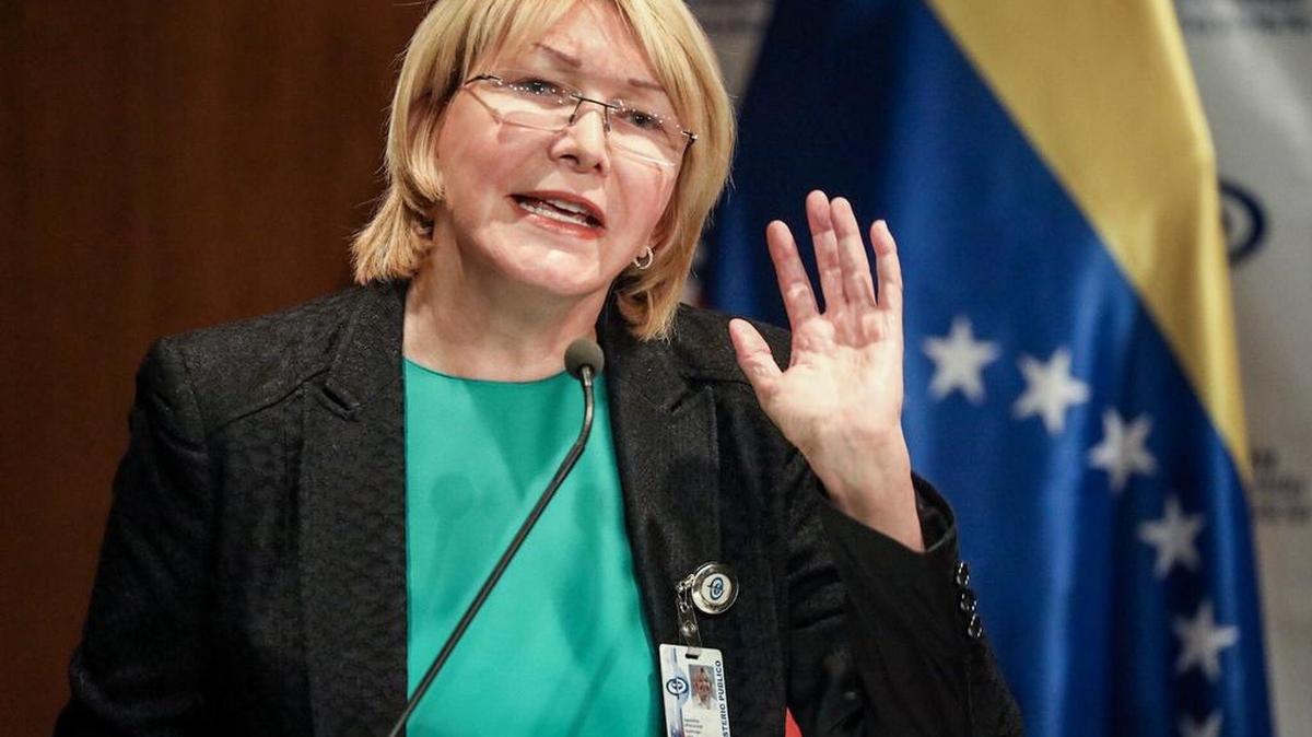 La fiscal general venezolana, Luisa Ortega Díaz, ofrece una rueda de prensa el miércoles 28 de junio de 2017, en Caracas (Venezuela).
