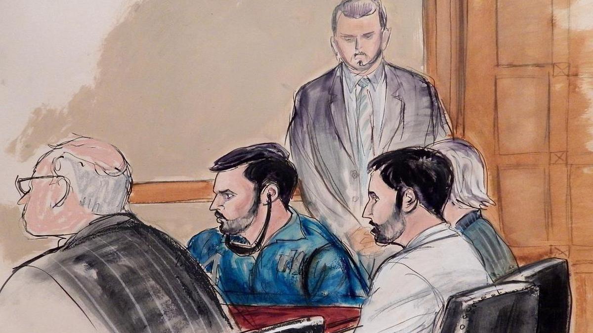 En este dibujo de la corte, Francisco Flores, con camisa azul, y Efraín Campo, con camisa blanca, durante una audiencia en la corte federal en Nueva York el 12 de noviembre del 2015.