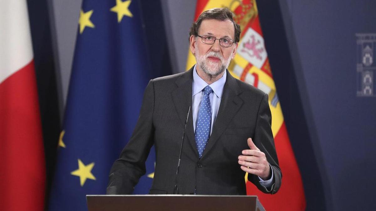 El presidente español, Mariano Rajoy durante la rueda de prensa junto con el primer ministro maltés y presidente de turno de la UE, Joseph Muscat (no en la imagen) tras su encuentro en el Castillo de Auberge en La Valeta (Malta), el 29 de marzo de 2017.