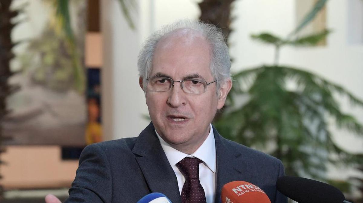 El alcalde venezolano Antonio Ledezma durante una conferencia de prensa el 28 de noviembre de 2017 en la sede de la OEA en Washington D.C.
