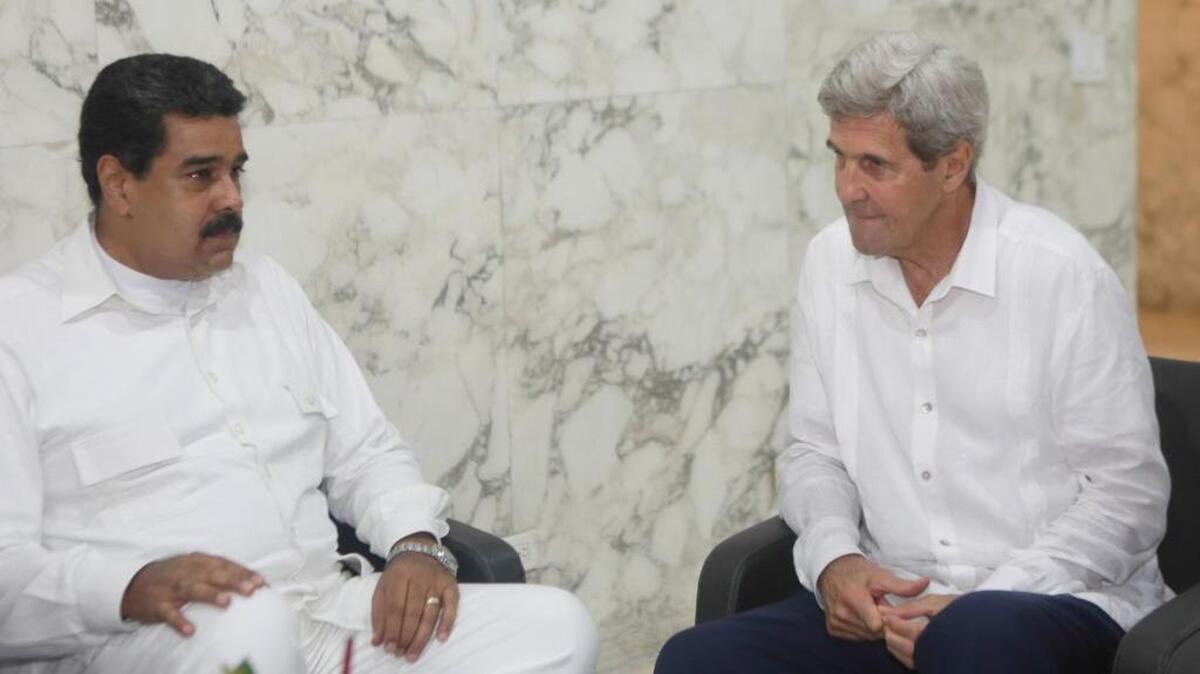 Maduro aseguró que aprovechó este encuentro, que se produjo en el marco de la firma del acuerdo de paz entre el Gobierno de Colombia y la guerrilla de las FARC, para invitar a Kerry a Venezuela.