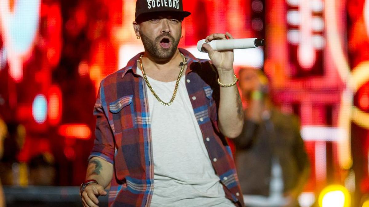 El cantante Miguel Ignacio Mendoza Donatti del duo "Chino y Nacho" participa en una marcha denominada "Un grito por la libertad" este sábado 20 de febrero de 2016, en Caracas (Venezuela). La manifestación busca promover la Ley de Amnistía, que busca la liberación de los llamados presos políticos venezolanos.