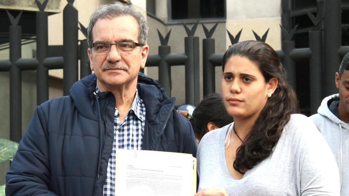 El diputado por el estado Falcón y dirigente de Voluntad Popular (VP), Luis Stefanelli, y la responsable nacional del Movimiento Juventudes de ese partido, Ana Karina García, el 18 de enero de 2018 en Caracas.