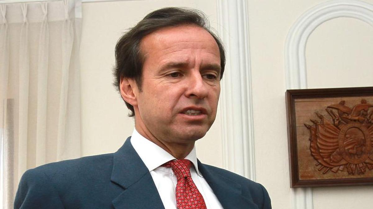 
El ex presidente boliviano Jorge Quiroga afirmó que la decisión judicial venezolana de prohibir la salida del país a 22 periodistas es un ‘ataque abominable’ contra la libertad de expresión.
