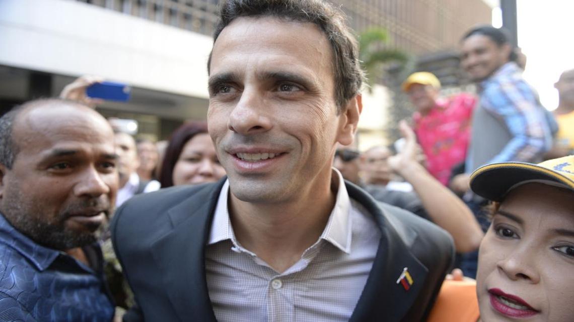 Henrique Capriles junto a decenas de seguidores a principios de enero.