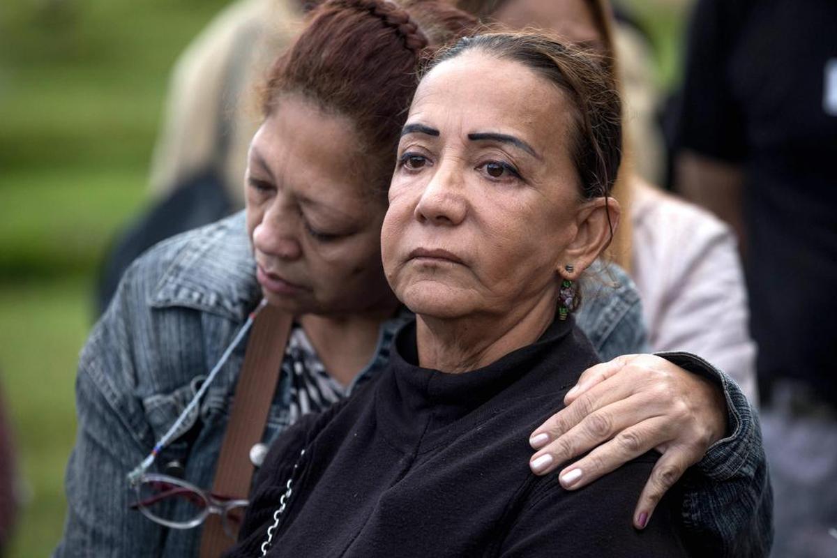 La tía de Óscar Pérez durante el entierro del policía venezolano este domingo 21 de enero de 2018, en el Cementerio del Este de Caracas (Venezuela).
