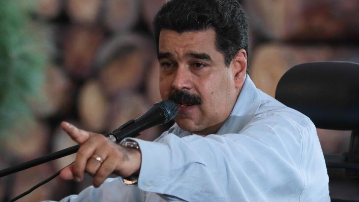 Fotografía cedida por el Palacio de Miraflores donde se observa al presidente venezolano Nicolás Maduro hablando durante un acto de gobierno el jueves 18 de agosto de 2016, en Las Chaguaramas, estado Monagas (Venezuela).
