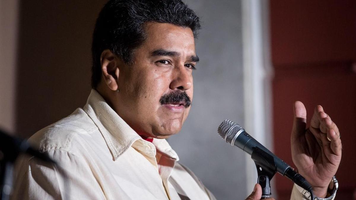 El presidente venezolano Nicolás Maduro ofrece declaraciones a periodistas el lunes 31 de octubre de 2016, en Caracas (Venezuela).