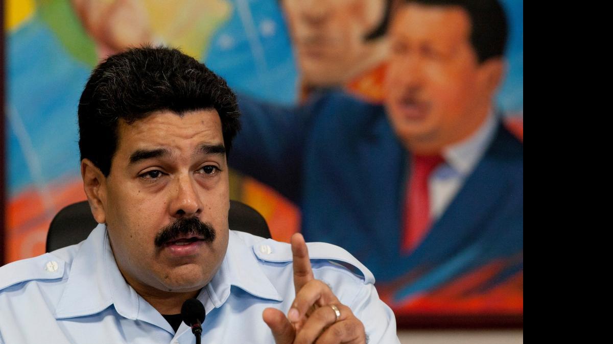 
El presidente venezolano, Nicolás Maduro, durante una conferencia de prensa en el 2013. Maduro dijo el sábado que l ex presidente del Gobierno español Felipe González estuvo tratando de gobernar y “dictar normas” en Venezuela durante la reciente visita que hizo a Caracas para respaldar a los opositores presos y a sus familiares.
