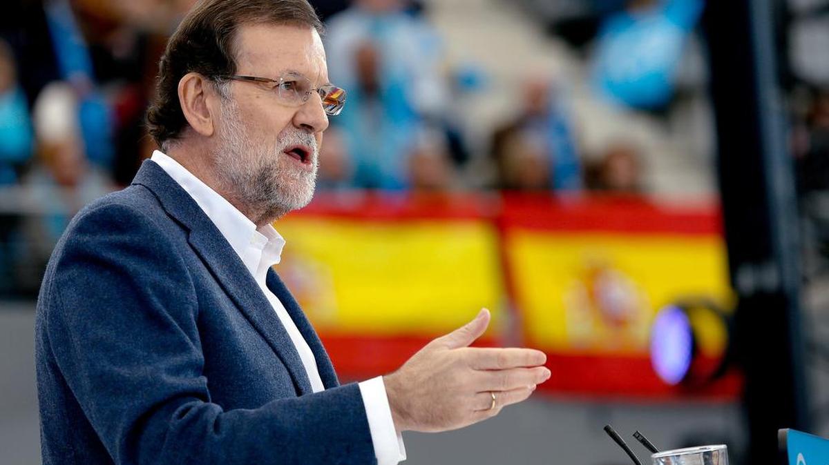 El presidente del Gobierno español, Mariano Rajoy, durante el acto central de su partido que se ha celebrado este domingo en la plaza de toros de la localidad madrileña de Las Rozas.